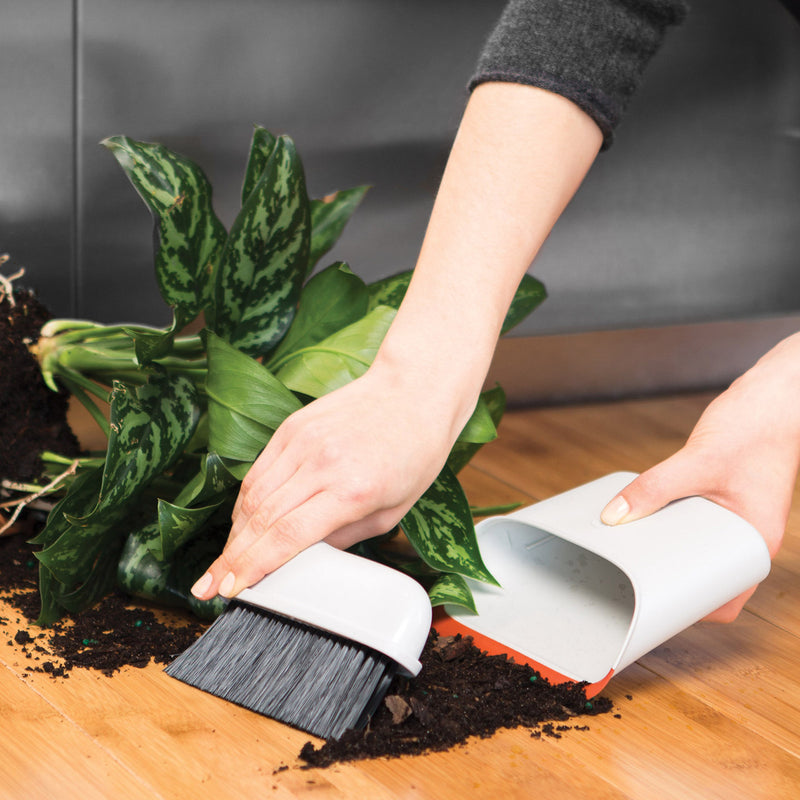 OXO - Compact Dustpan and Brush Set